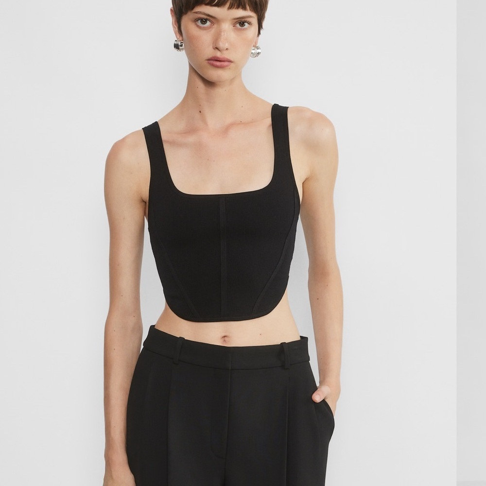 ❤️Babaton Black Square-Neck Cropped Tank Top
